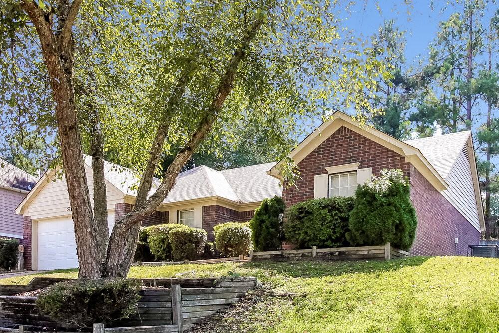 5715 Riverhead Avenue - Photo 4 of 21