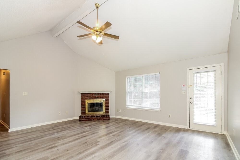 5715 Riverhead Avenue - Photo 5 of 21