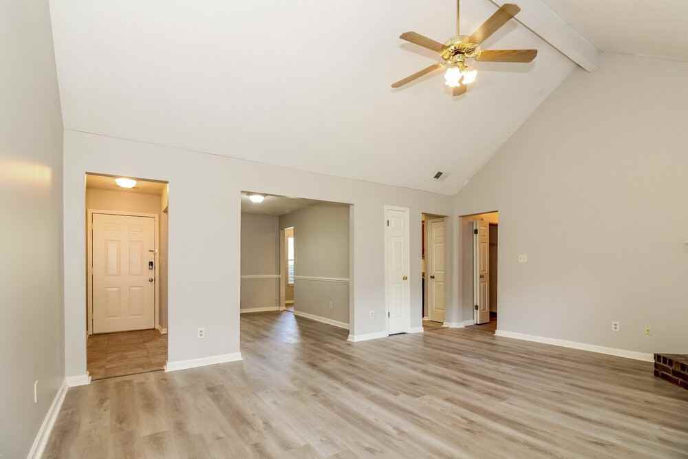 5715 Riverhead Avenue - Photo 7 of 21