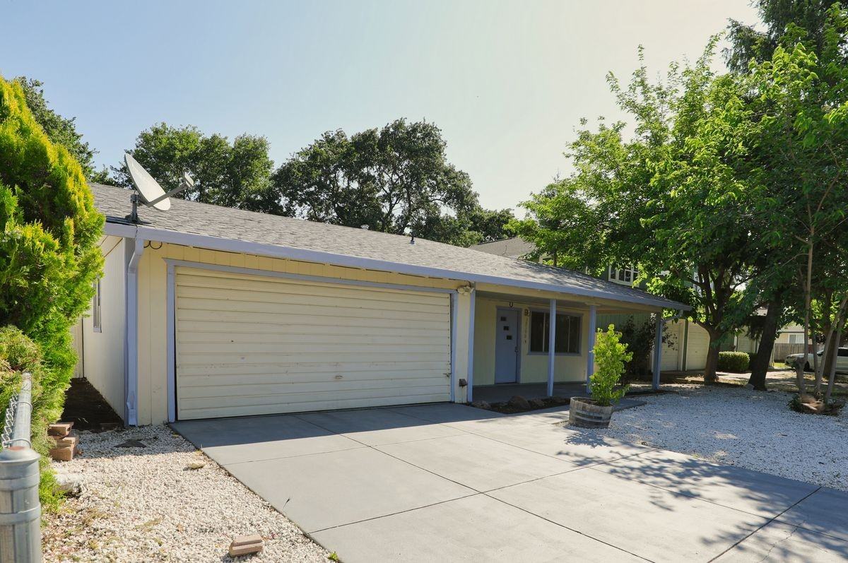 15190 Highlands Harbor Rd - Photo 2 of 13