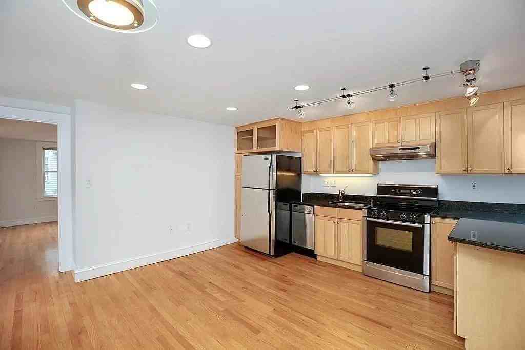 10 Allen St #1 - Photo 2 of 13