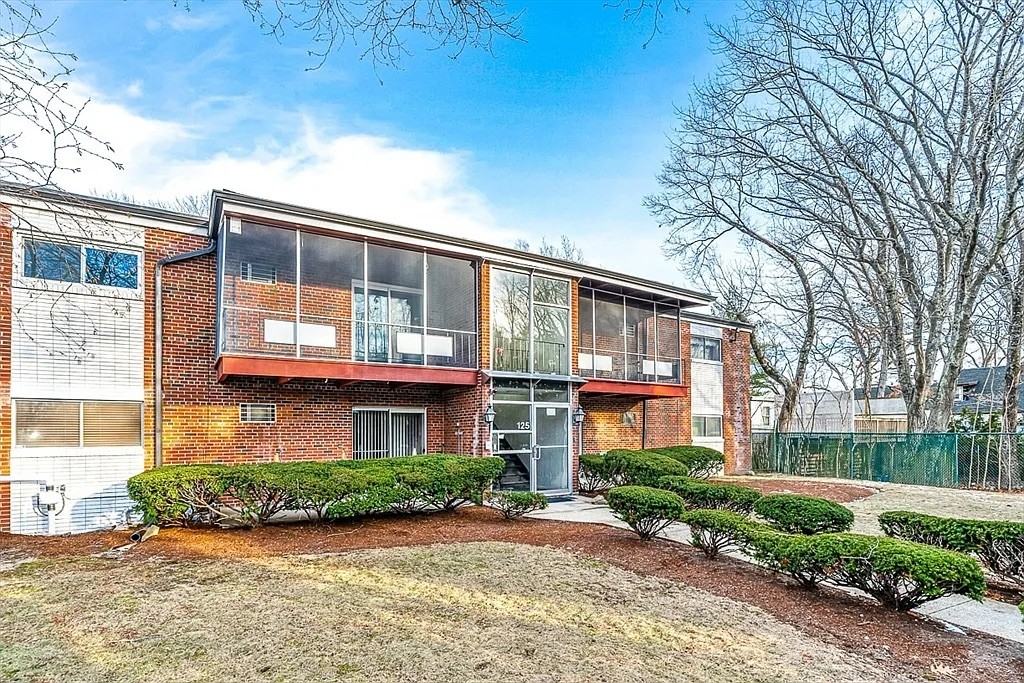 125 Grove St - Photo 2 of 26