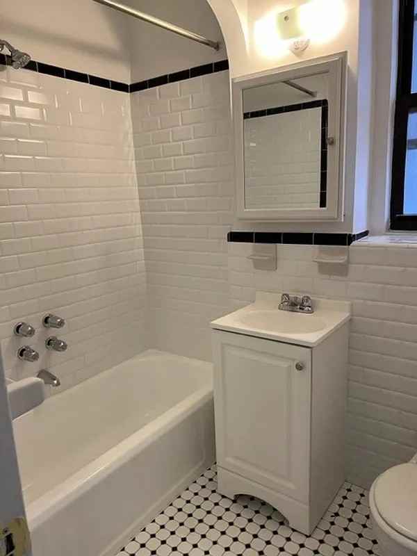 1171 Ocean Pkwy - Photo 3 of 4