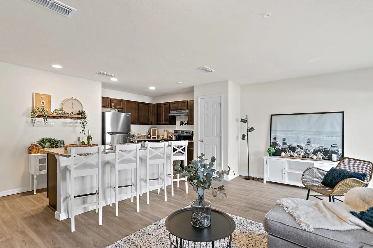 7644 Mailes Ct #201 - Photo 4 of 11