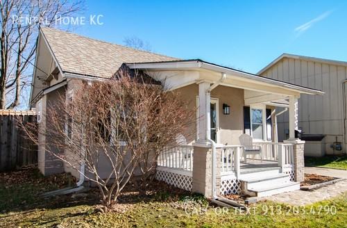 8033 Robinson St - Photo 2 of 20