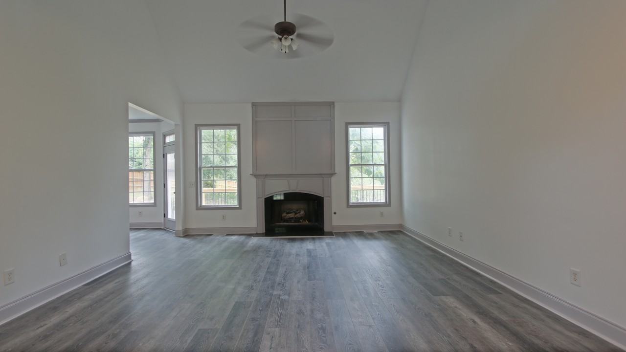 9195 Hannahs Crossing Drive - Photo 3 of 35