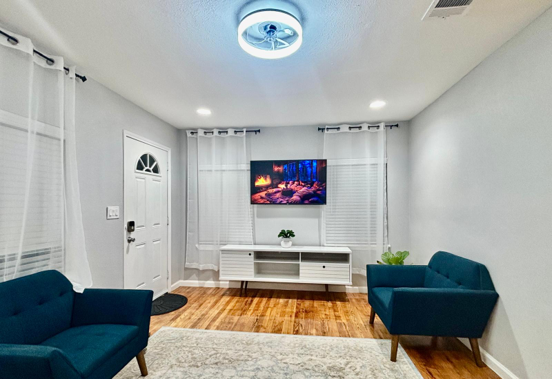 4025 Walker St - Photo 2 of 17