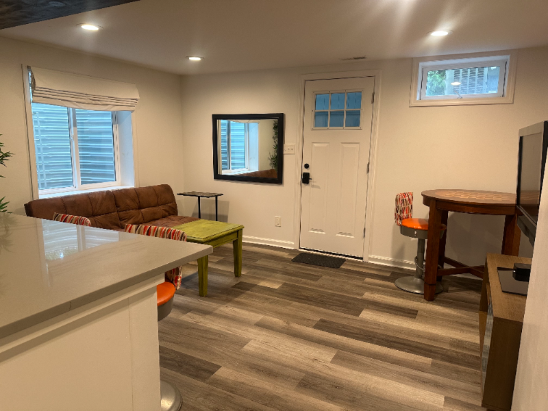 1022 E State St - Photo 2 of 11