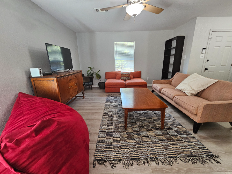 1408 Riverside Dr - Photo 3 of 8