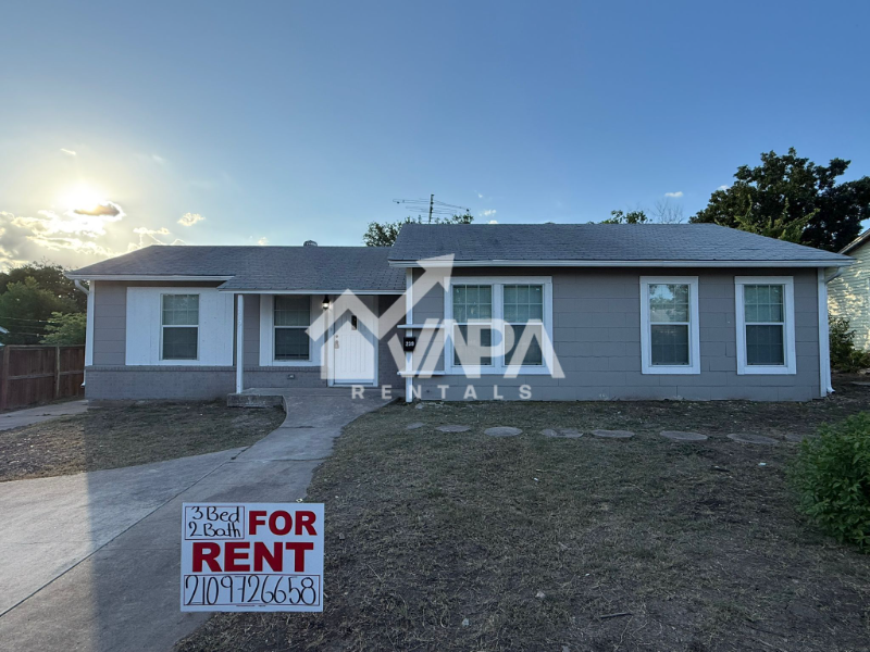 239 Erskine Pl - Photo 2 of 15