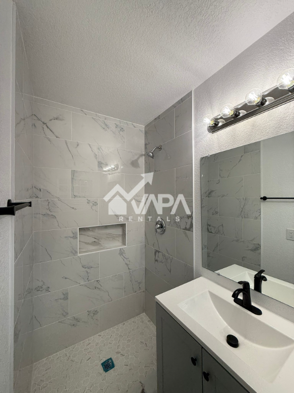 239 Erskine Pl - Photo 3 of 15