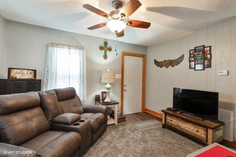 1463 E 21st St - Photo 2 of 10