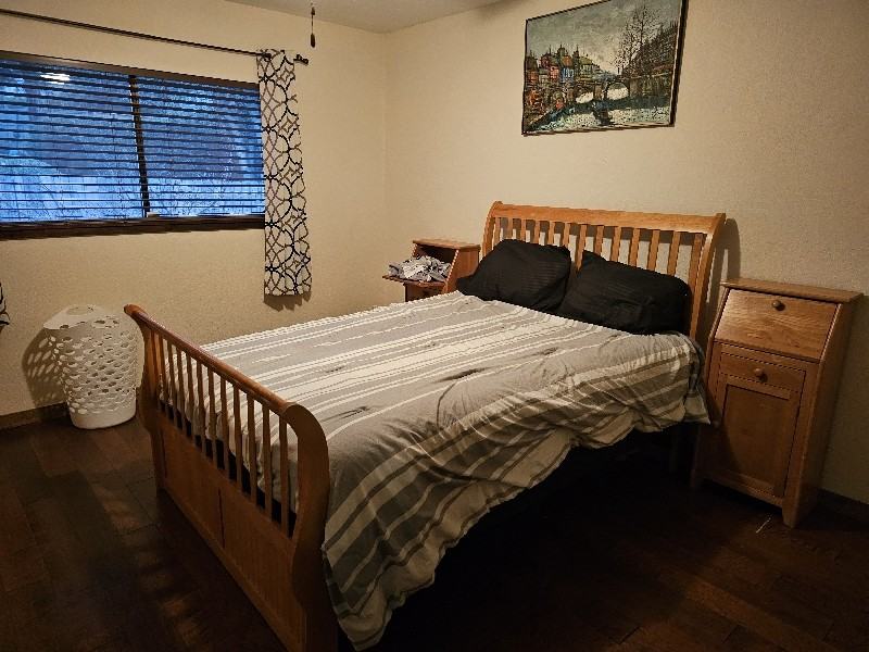 568 Royal Oaks Dr - Photo 2 of 4