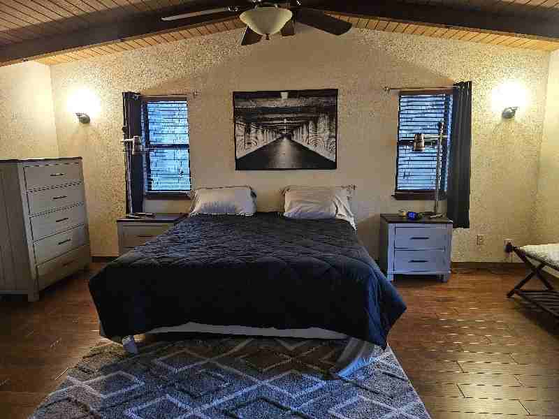 568 Royal Oaks Dr - Photo 3 of 4