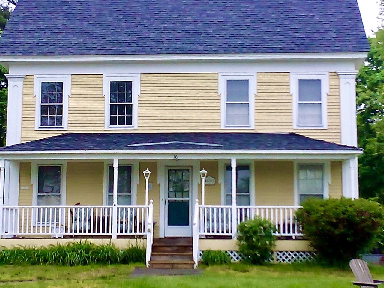 16 Highland St #B - Photo 2 of 4