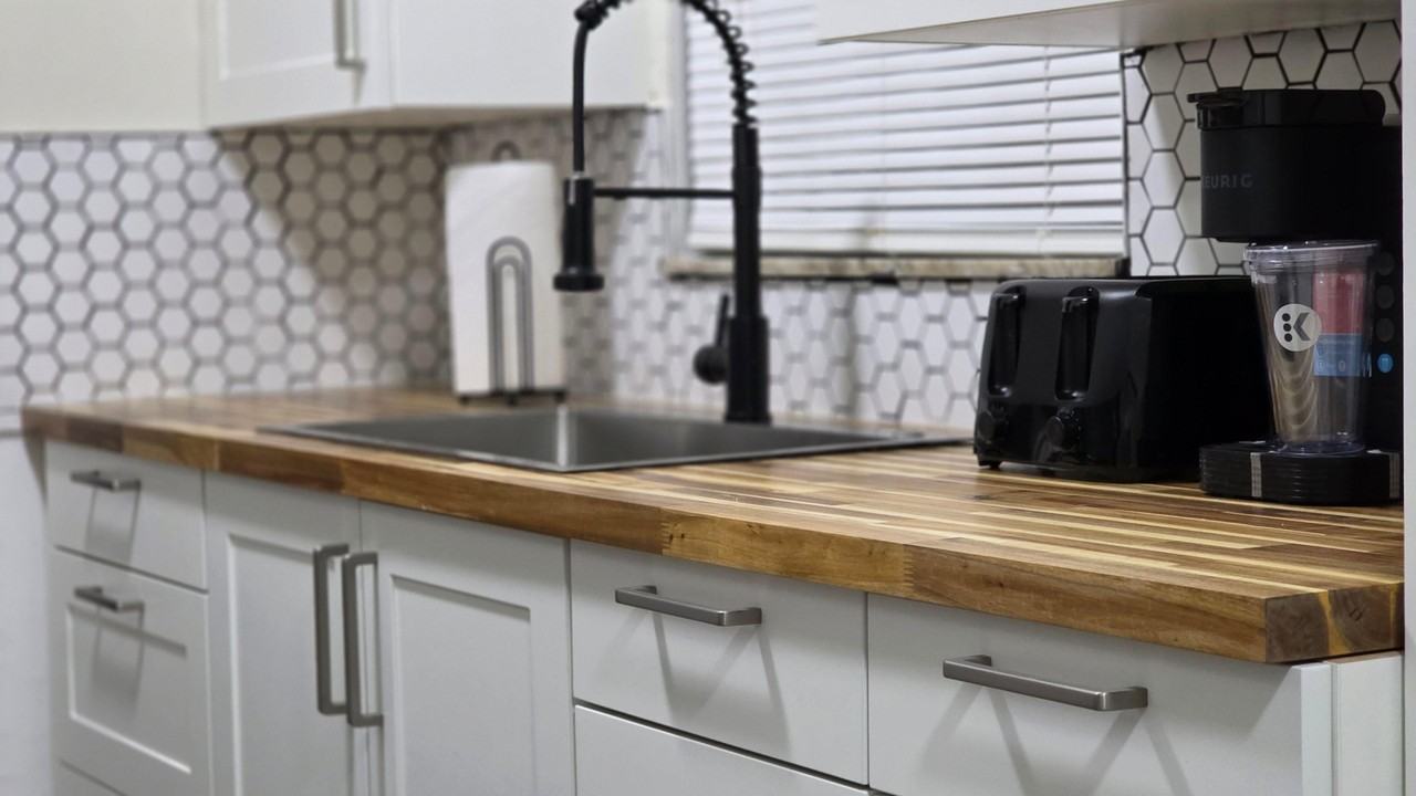 Poppy Ave - Photo 2 of 9