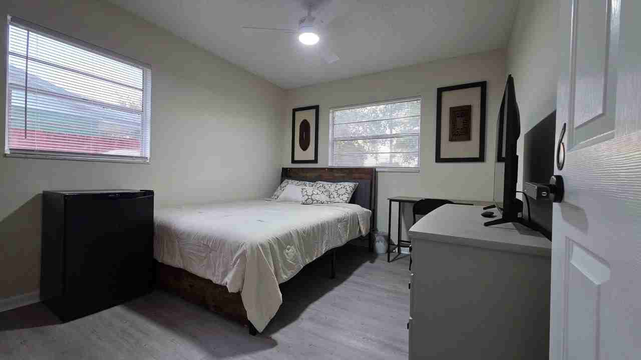 Poppy Ave - Photo 6 of 9