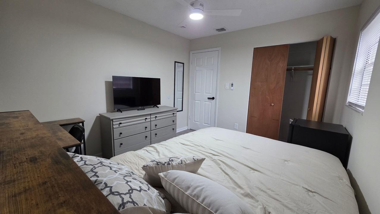 Poppy Ave - Photo 7 of 9