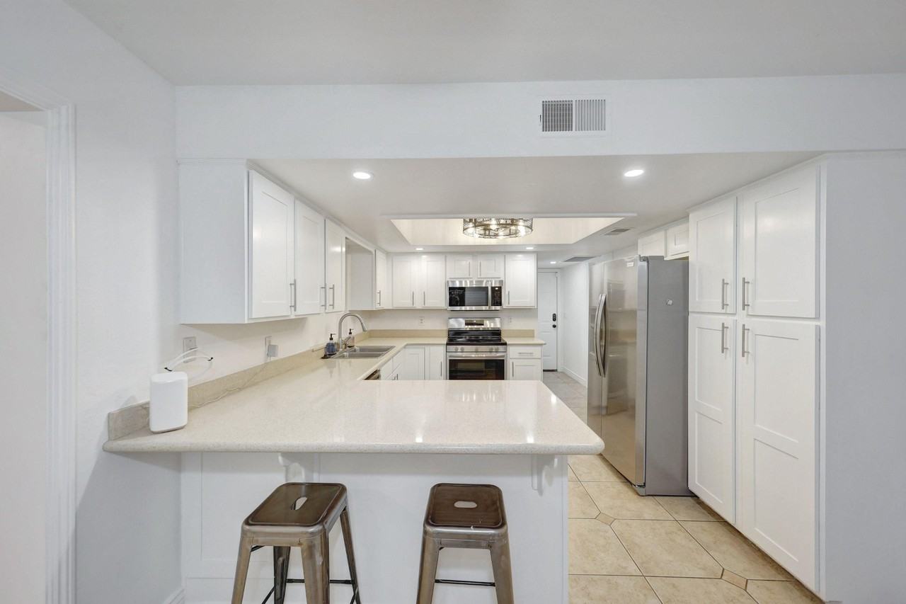 E Glade Ave - Photo 2 of 12