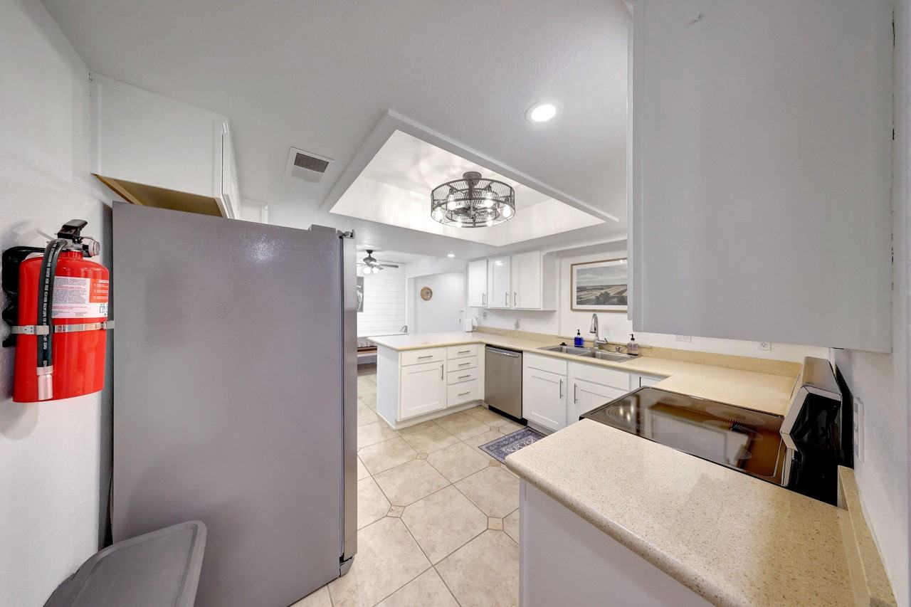 E Glade Ave - Photo 5 of 12