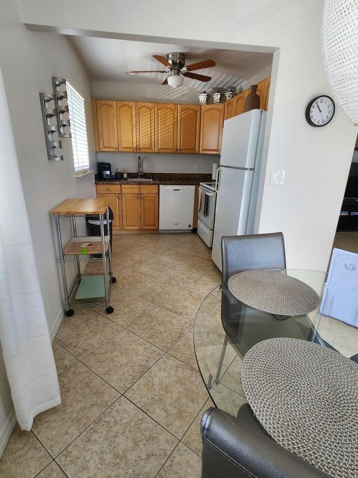 148 Tuscany B #B - Photo 3 of 11