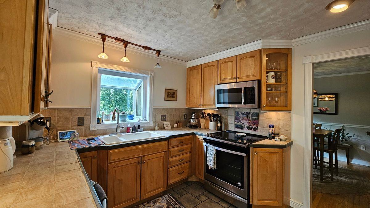 4021 Laurel Rd - Photo 3 of 8