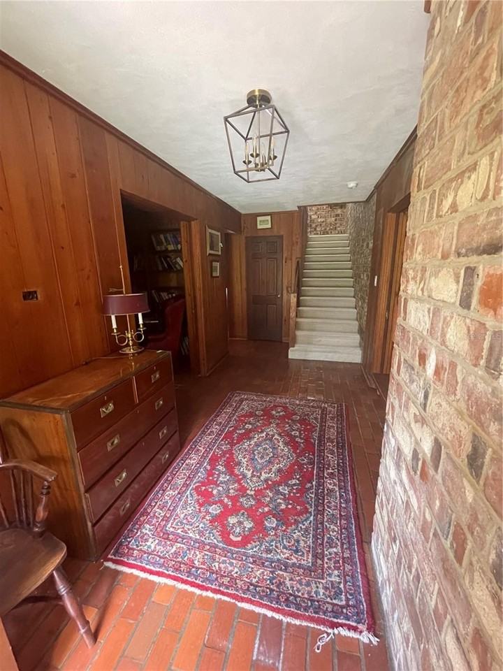 1801 Nw 30th Ter - Photo 4 of 36