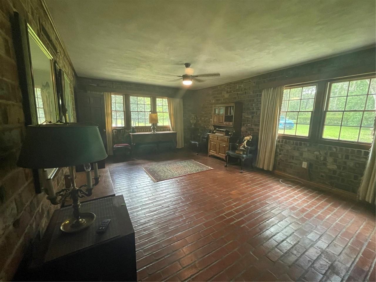 1801 Nw 30th Ter - Photo 5 of 36