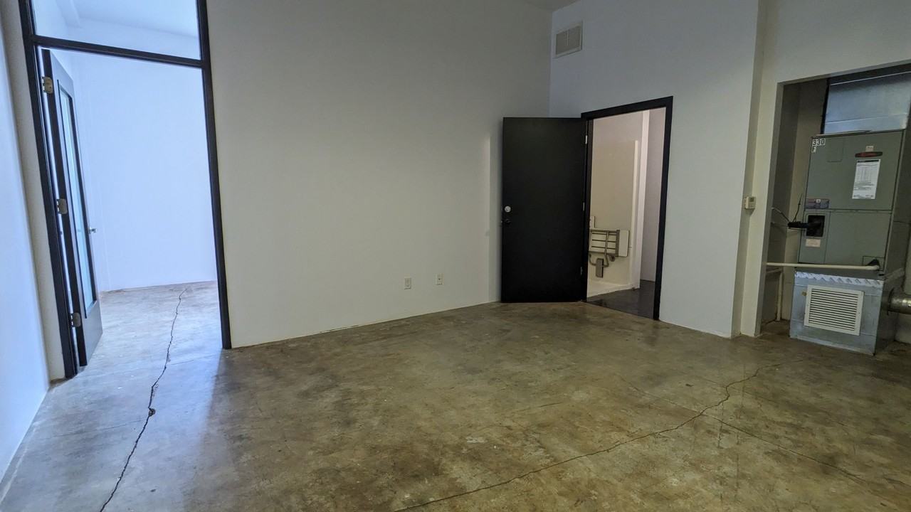 Salem Arts Building - Photo 5 of 50
