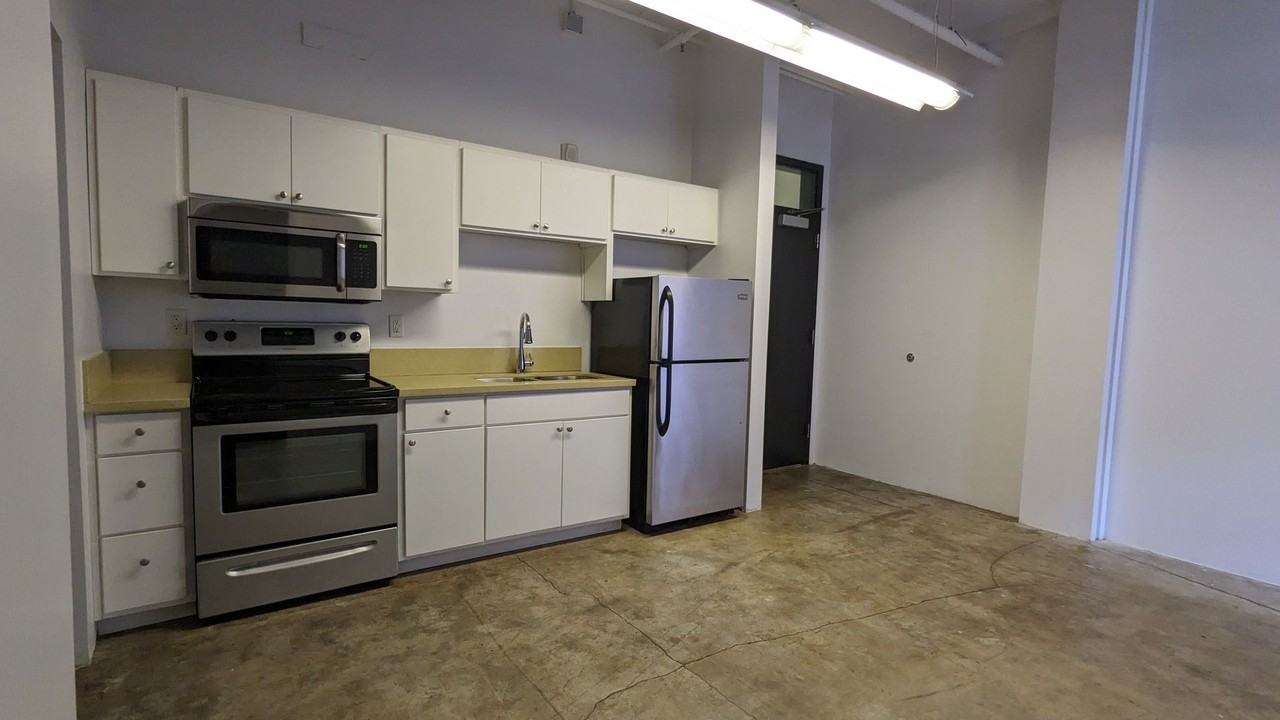 Salem Arts Building - Photo 3 of 50