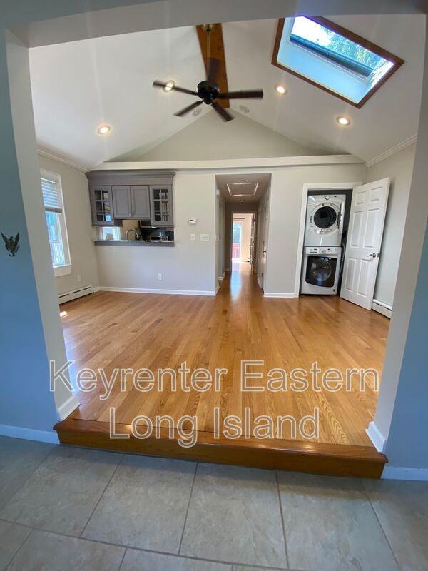 24 Laurelton Ave - Photo 2 of 10