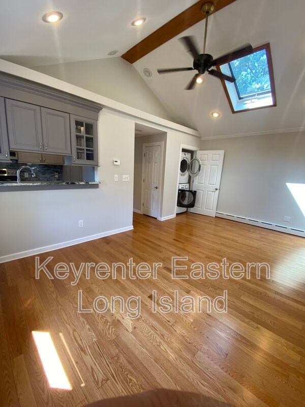 24 Laurelton Ave - Photo 3 of 10