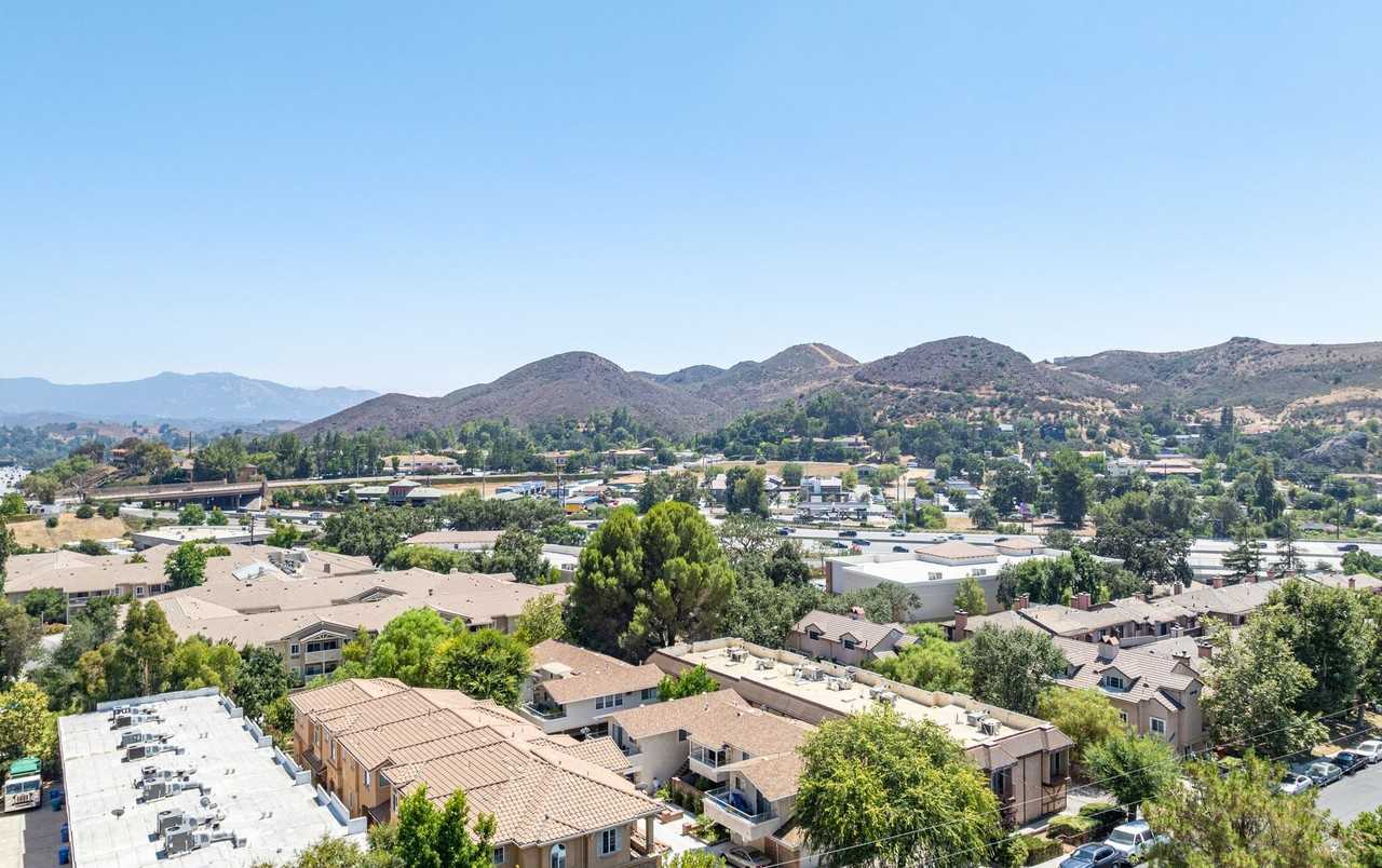 5302 Colodny Ave - Photo 3 of 5