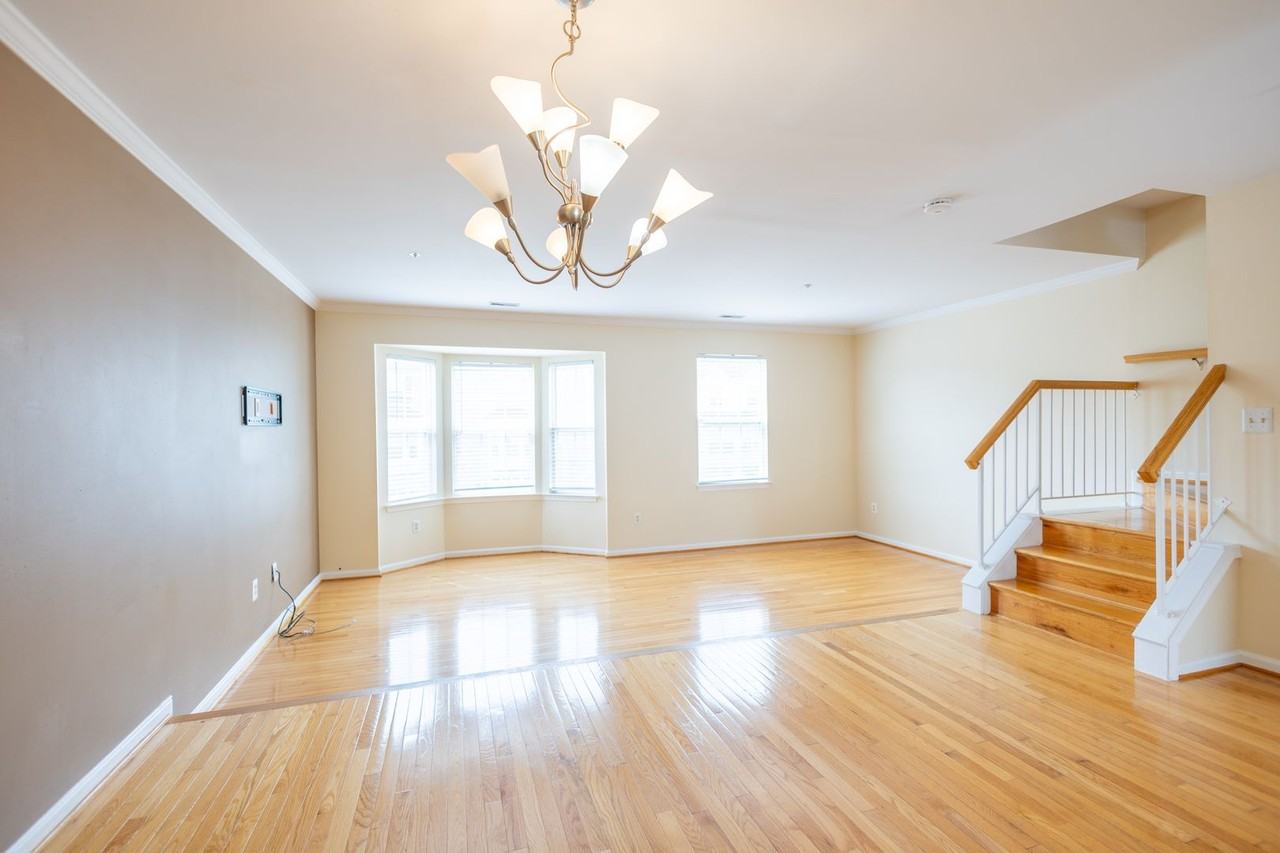 112 Pinecove Ct - Photo 2 of 35