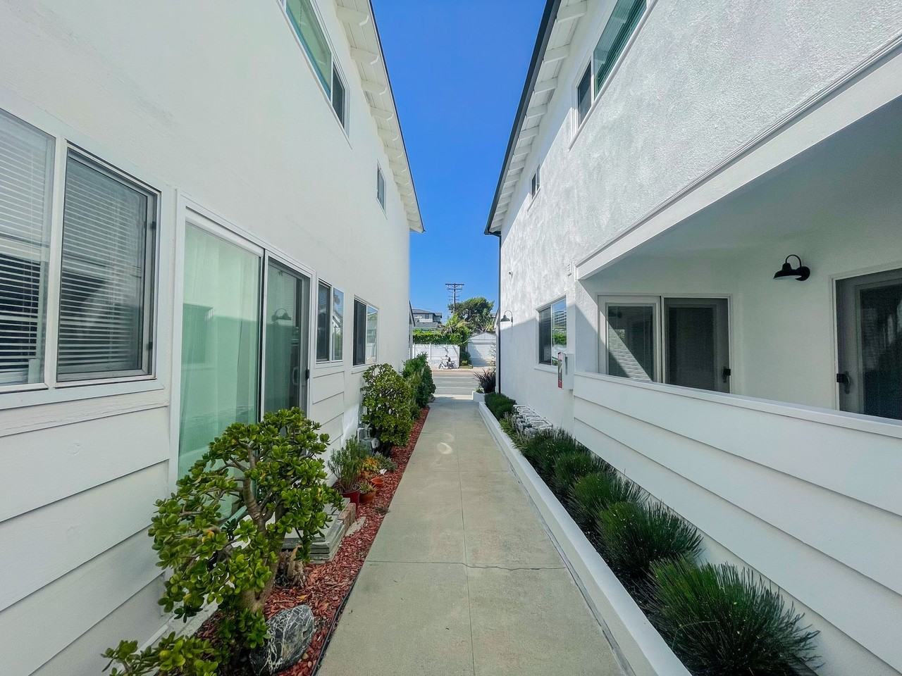1250 Manhattan Beach Blvd - Photo 2 of 5