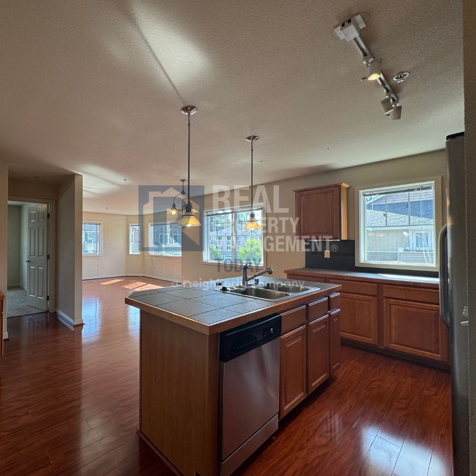 13413 97th Ave E #301 - Photo 4 of 15