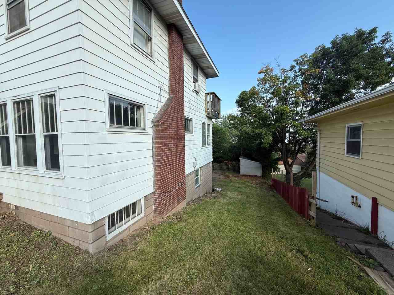1528 E 8th St - Photo 2 of 27