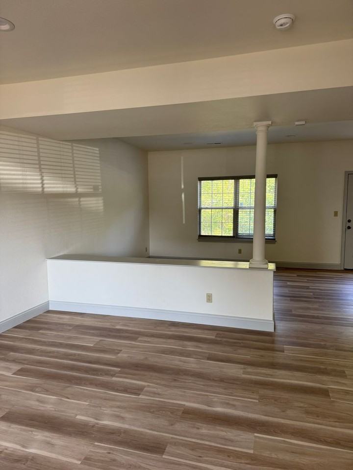 1605 Spiros Dr - Photo 4 of 12