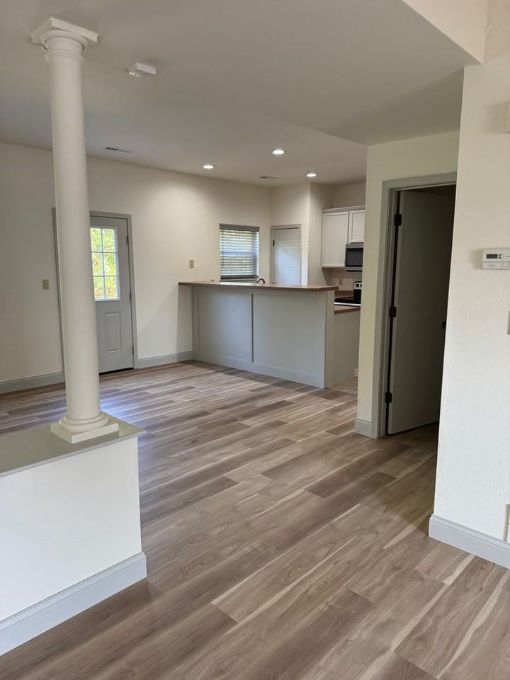 1605 Spiros Dr - Photo 6 of 12