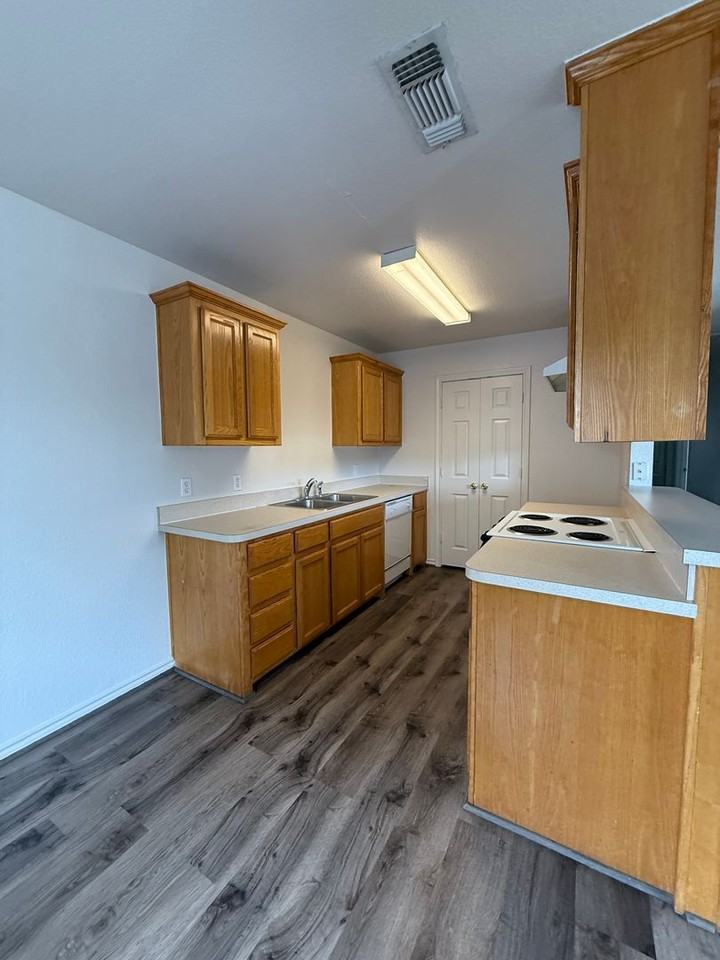 1563 Greenwood Rd #104 - Photo 2 of 15