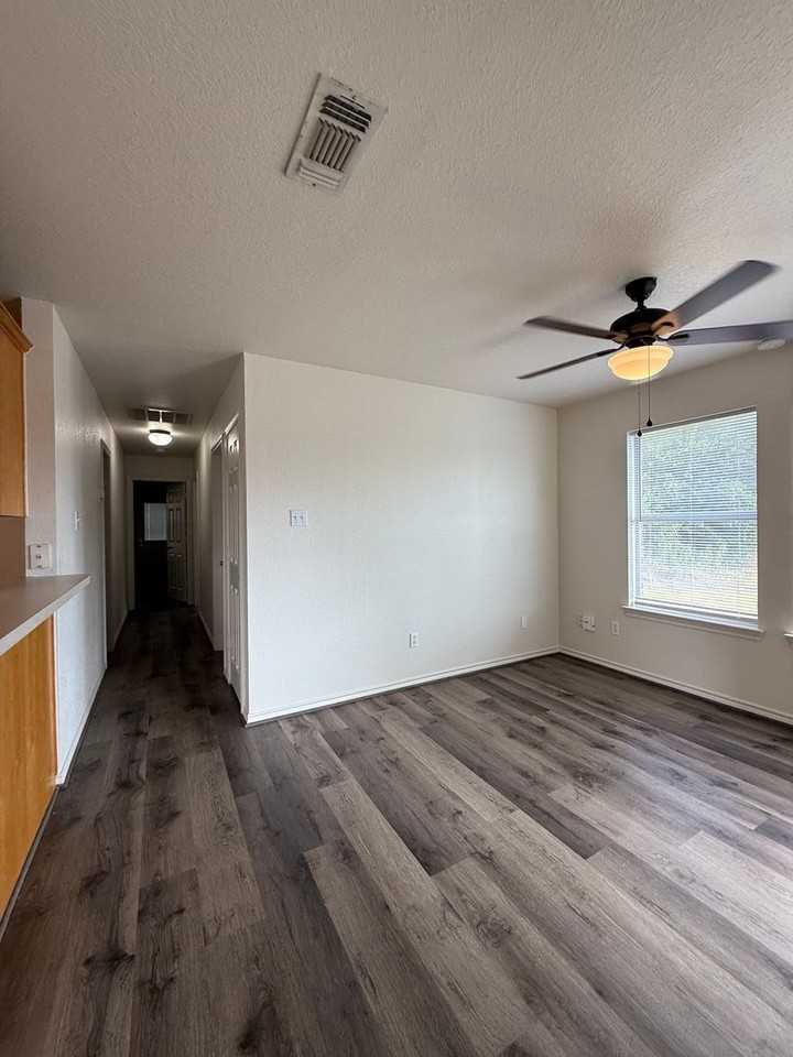 1563 Greenwood Rd #104 - Photo 5 of 15