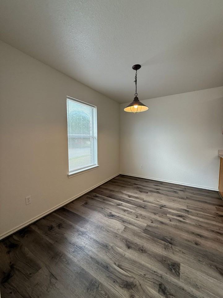 1563 Greenwood Rd #104 - Photo 6 of 15