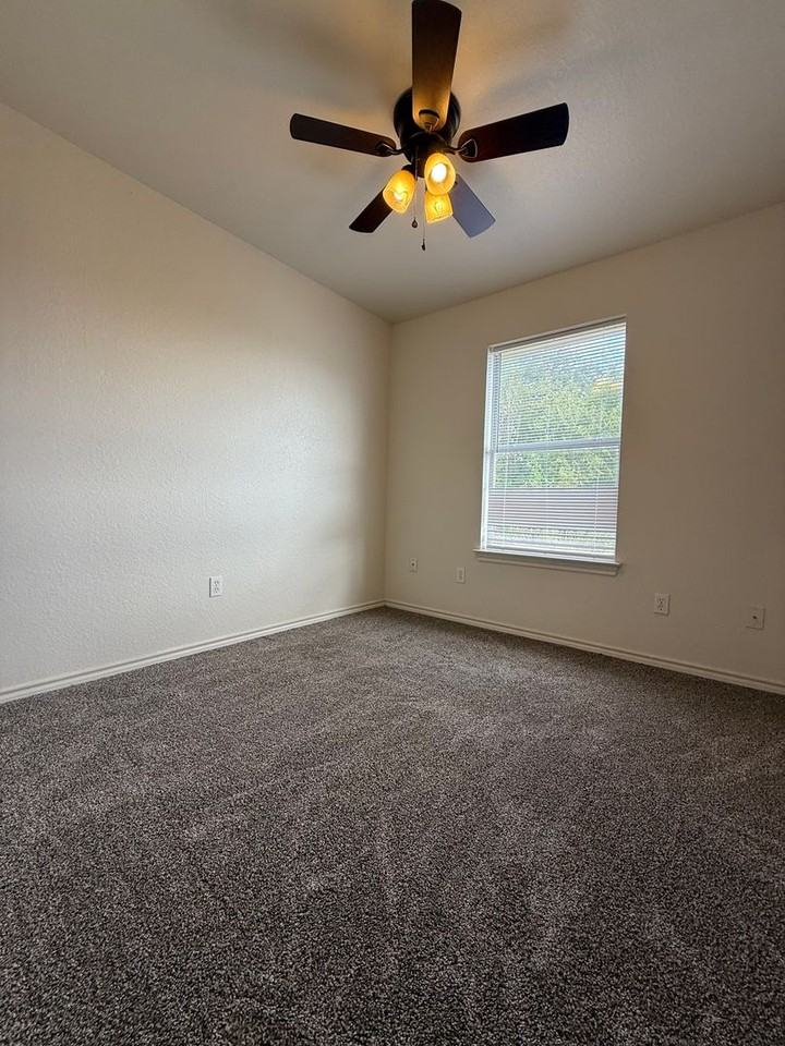1563 Greenwood Rd #104 - Photo 7 of 15