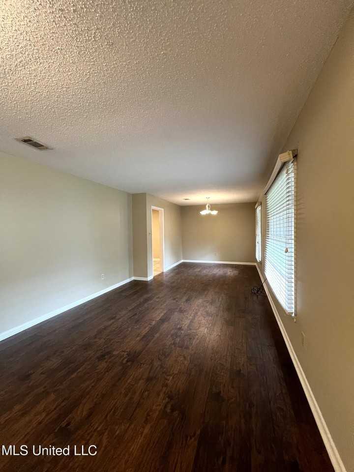 15386 Pinewood Ct - Photo 2 of 17