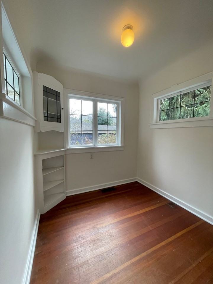 735 N 188th St - Photo 4 of 20