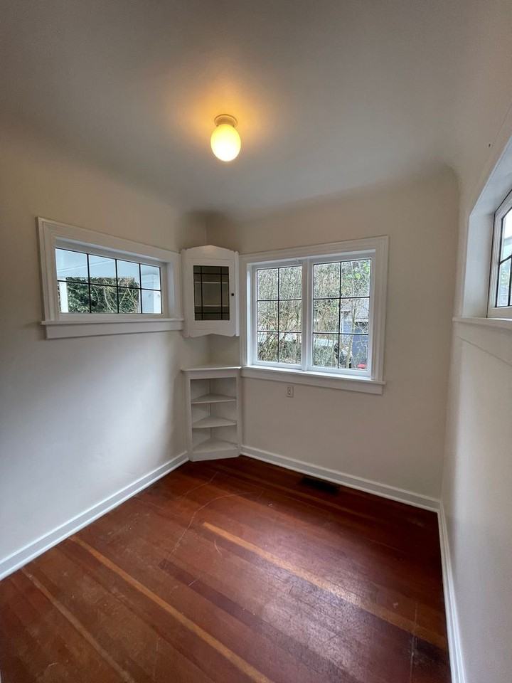 735 N 188th St - Photo 5 of 20