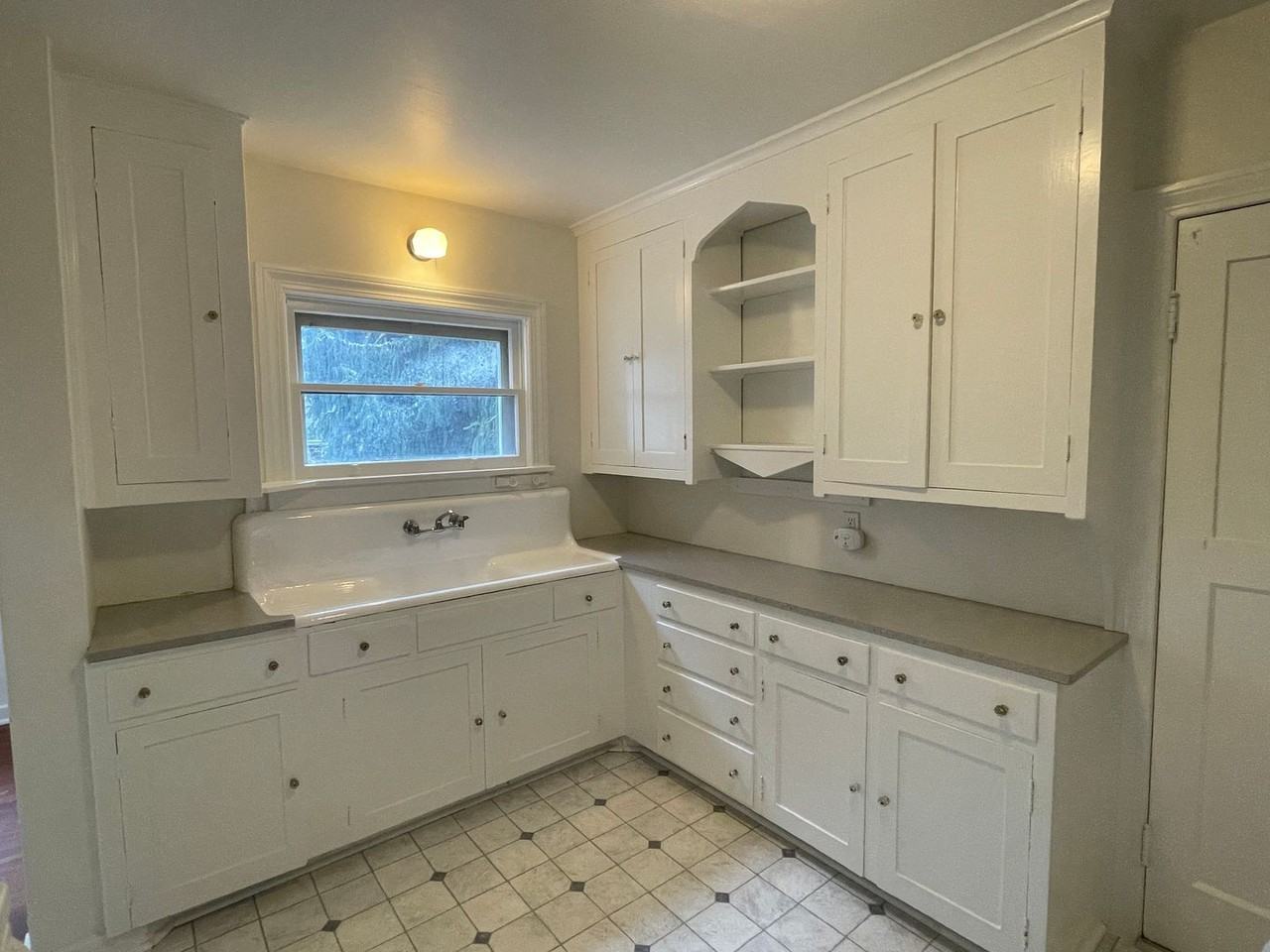 735 N 188th St - Photo 7 of 20