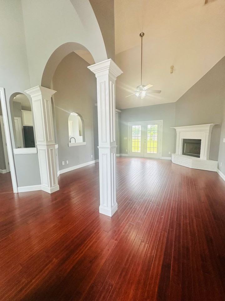 709 Loudon Hill Dr - Photo 3 of 23