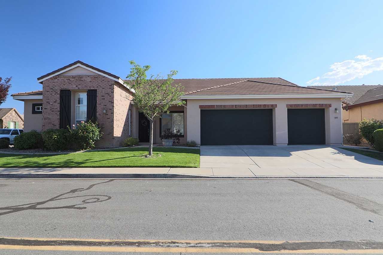 1692 Broadstone Way - Photo 2 of 30
