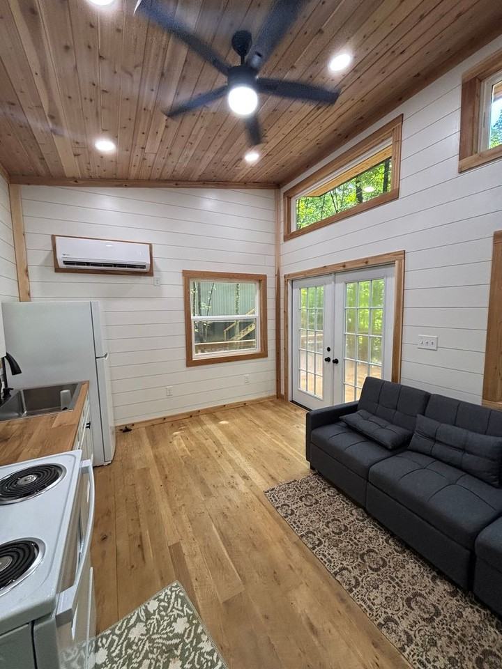 8670 Lakeshore Dr - Photo 2 of 8